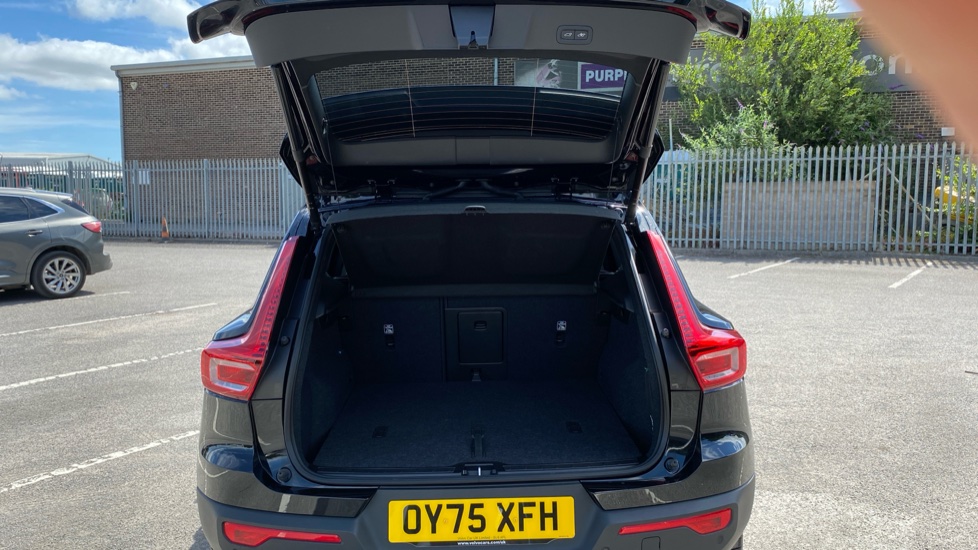 Volvo XC40 2.0 B3P Ultra Black Edition 5dr Auto Petrol Estate - Image 13