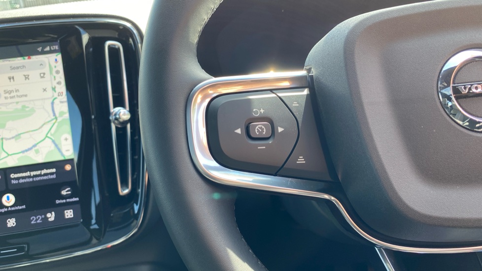 Volvo XC40 2.0 B3P Ultra Black Edition 5dr Auto Petrol Estate - Image 25
