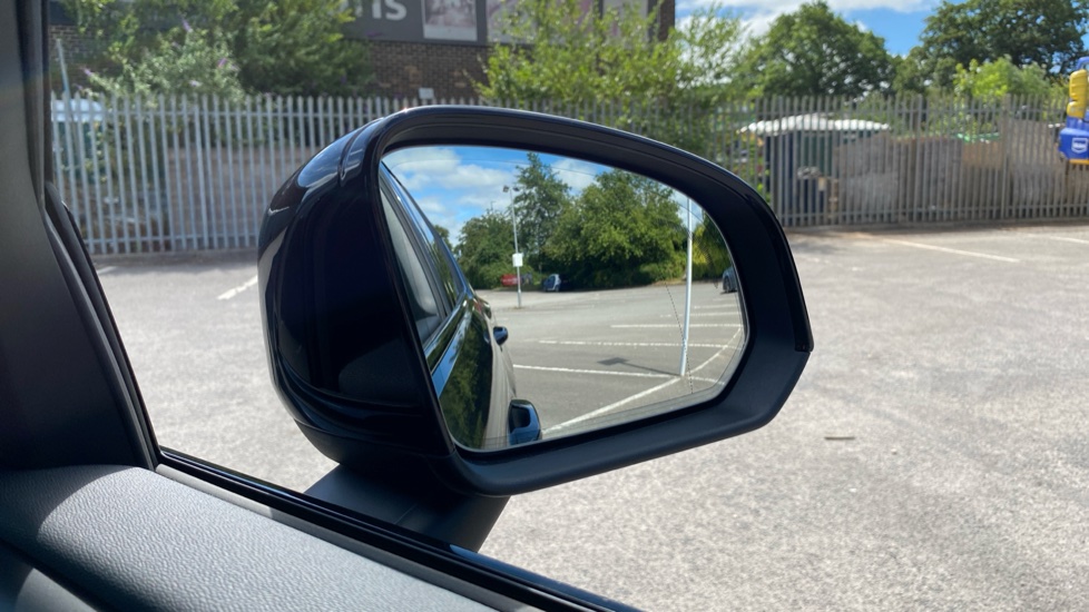 Volvo XC40 2.0 B3P Ultra Black Edition 5dr Auto Petrol Estate - Image 36