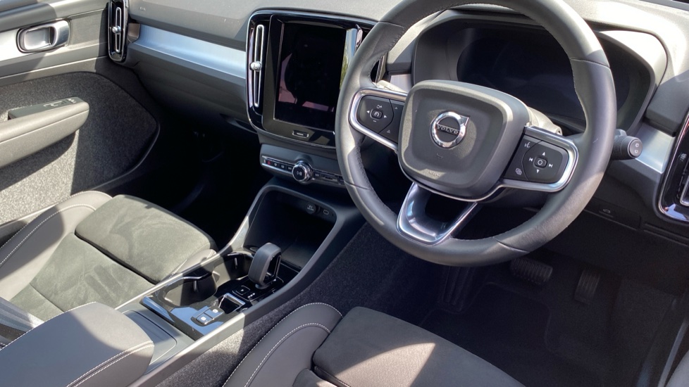 Volvo XC40 2.0 B4P Plus Dark 5dr Auto Petrol Estate - Image 4