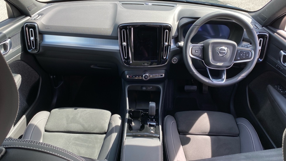 Volvo XC40 2.0 B4P Plus Dark 5dr Auto Petrol Estate - Image 5