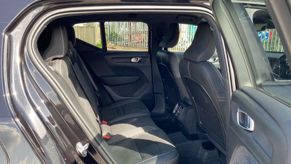 Volvo XC40 2.0 B4P Plus Dark 5dr Auto Petrol Estate - Image 6