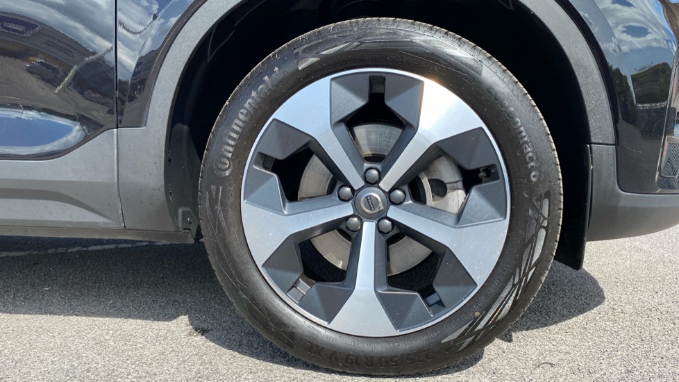 Volvo XC40 2.0 B4P Plus Dark 5dr Auto Petrol Estate - Image 9