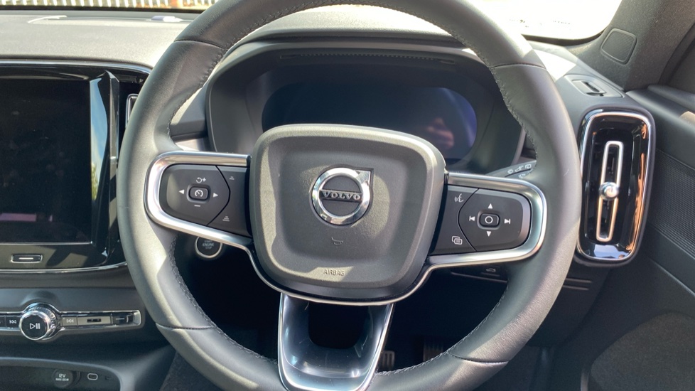 Volvo XC40 2.0 B4P Plus Dark 5dr Auto Petrol Estate - Image 10
