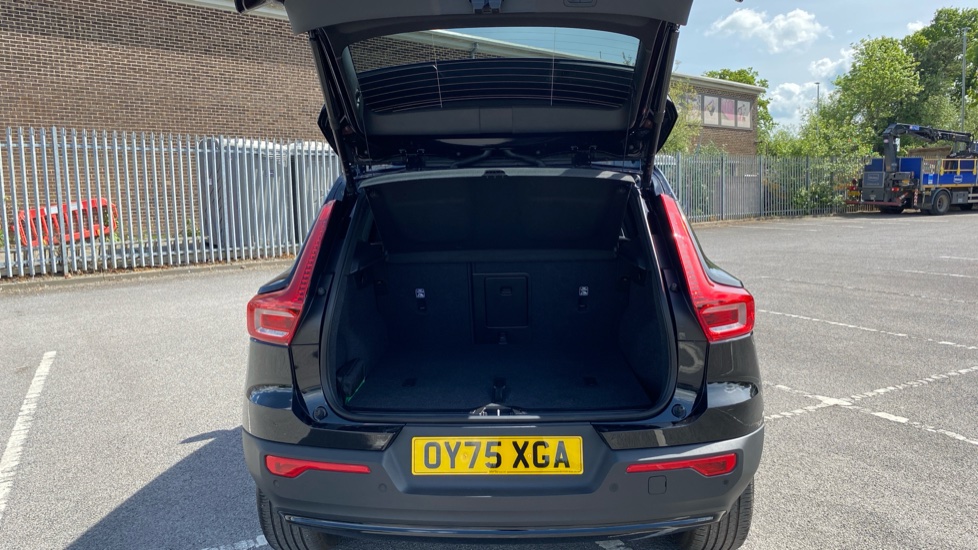 Volvo XC40 2.0 B4P Plus Dark 5dr Auto Petrol Estate - Image 13