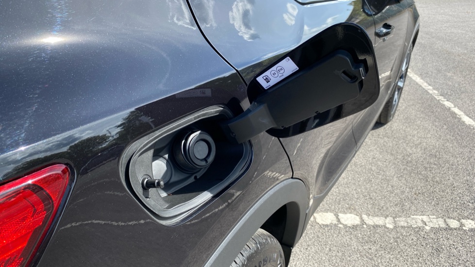 Volvo XC40 2.0 B4P Plus Dark 5dr Auto Petrol Estate - Image 16
