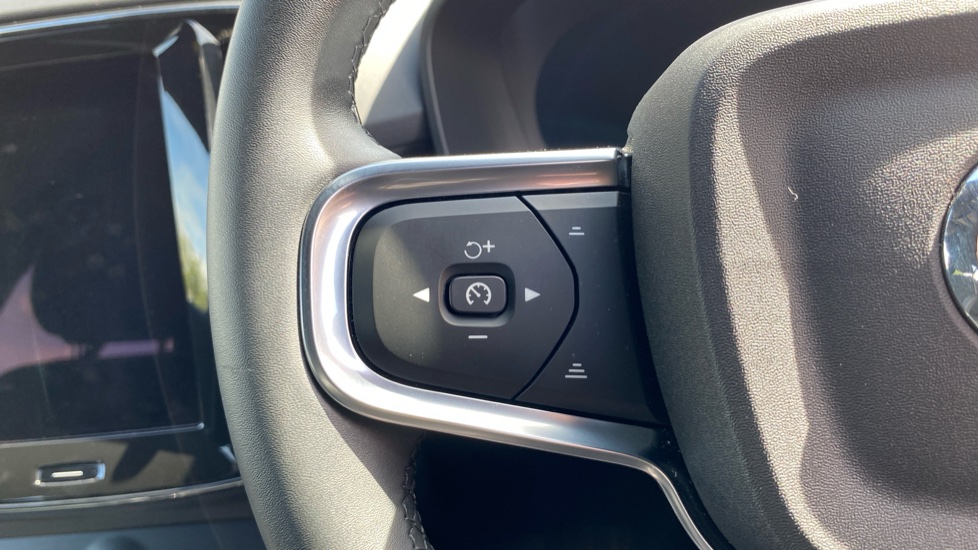 Volvo XC40 2.0 B4P Plus Dark 5dr Auto Petrol Estate - Image 22