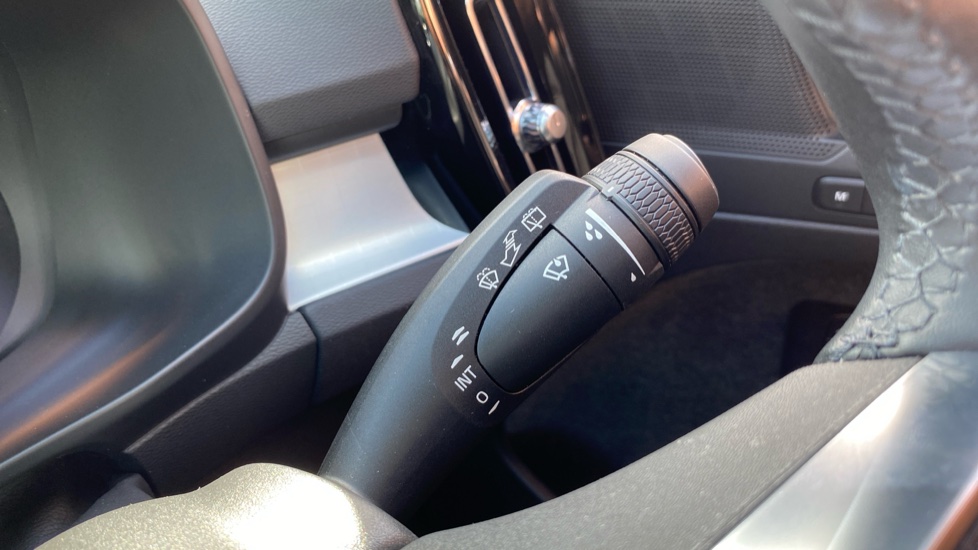 Volvo XC40 2.0 B4P Plus Dark 5dr Auto Petrol Estate - Image 24