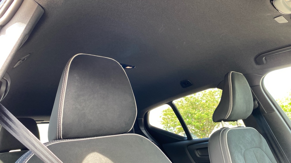 Volvo XC40 2.0 B4P Plus Dark 5dr Auto Petrol Estate - Image 31