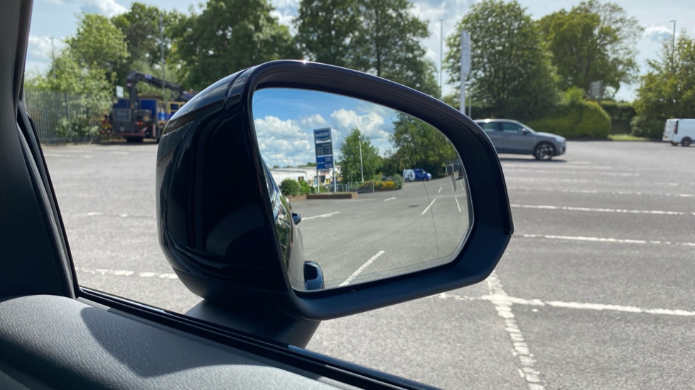 Volvo XC40 2.0 B4P Plus Dark 5dr Auto Petrol Estate - Image 32