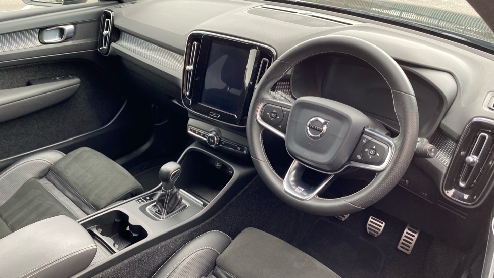 Volvo XC40 1.5 T3 [163] R DESIGN 5dr Petrol Estate - Image 4