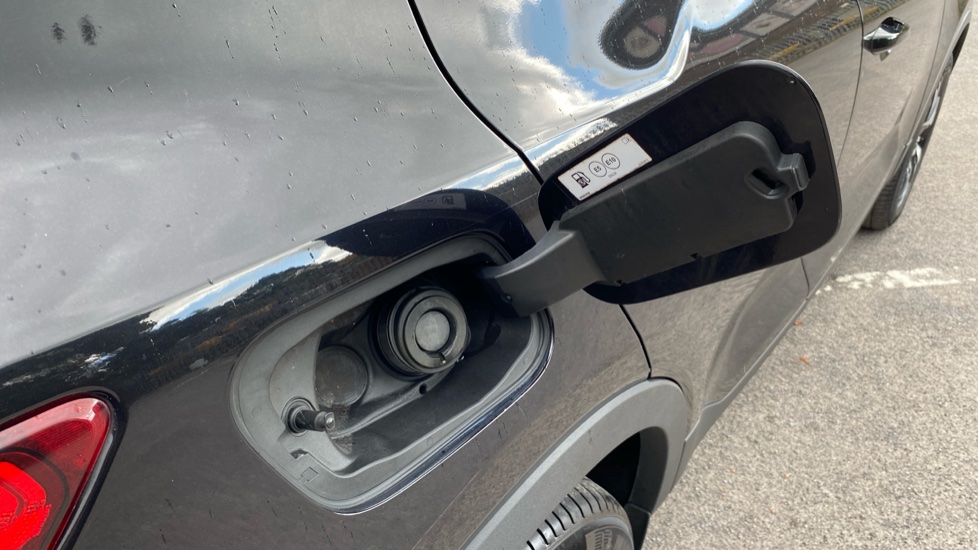 Volvo XC40 1.5 T3 [163] R DESIGN 5dr Petrol Estate - Image 19