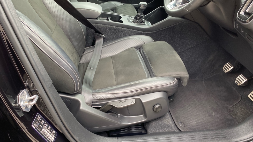 Volvo XC40 1.5 T3 [163] R DESIGN 5dr Petrol Estate - Image 34