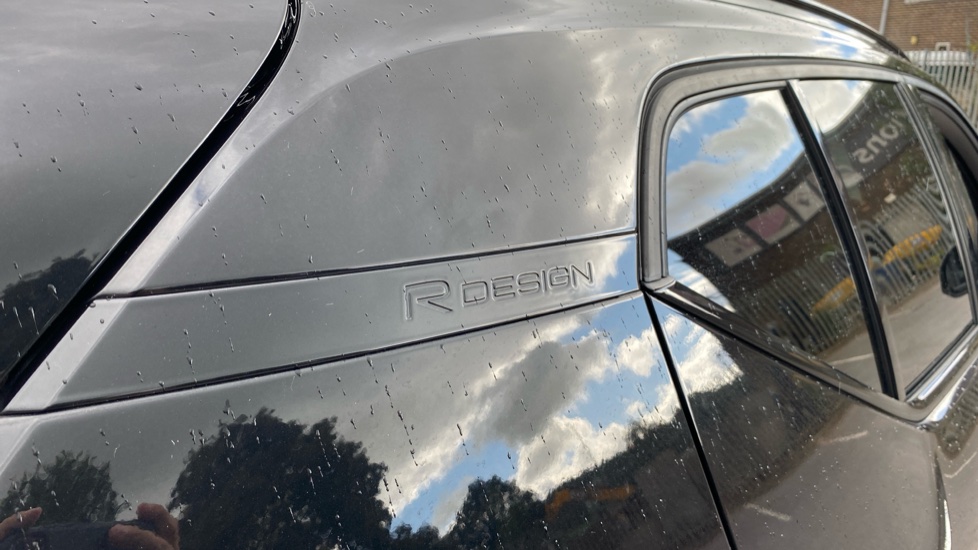 Volvo XC40 1.5 T3 [163] R DESIGN 5dr Petrol Estate - Image 39