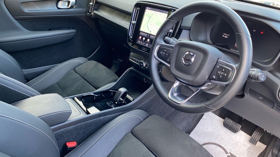 Volvo EX40 185kW Extended Range Plus 78kWh 5dr Auto Electric Estate - Image 4
