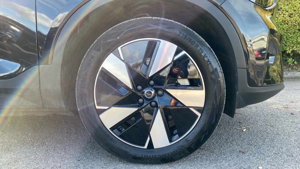 Volvo EX40 185kW Extended Range Plus 78kWh 5dr Auto Electric Estate - Image 9