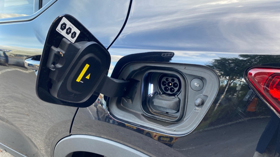 Volvo EX40 185kW Extended Range Plus 78kWh 5dr Auto Electric Estate - Image 16