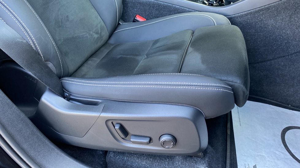 Volvo EX40 185kW Extended Range Plus 78kWh 5dr Auto Electric Estate - Image 30