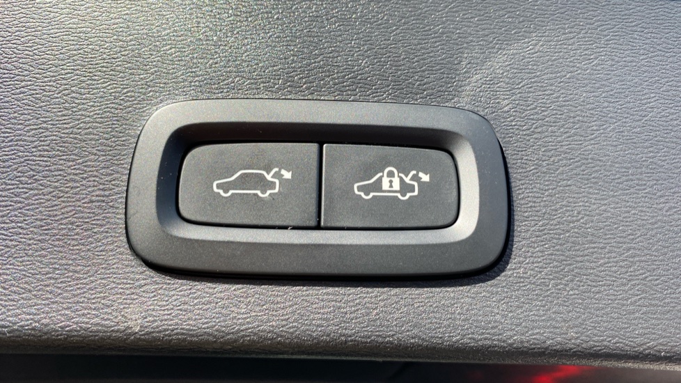 Volvo EX40 185kW Extended Range Plus 78kWh 5dr Auto Electric Estate - Image 35