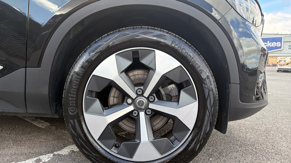 Volvo XC40 2.0 B3P Plus Dark 5dr Auto Petrol Estate - Image 9