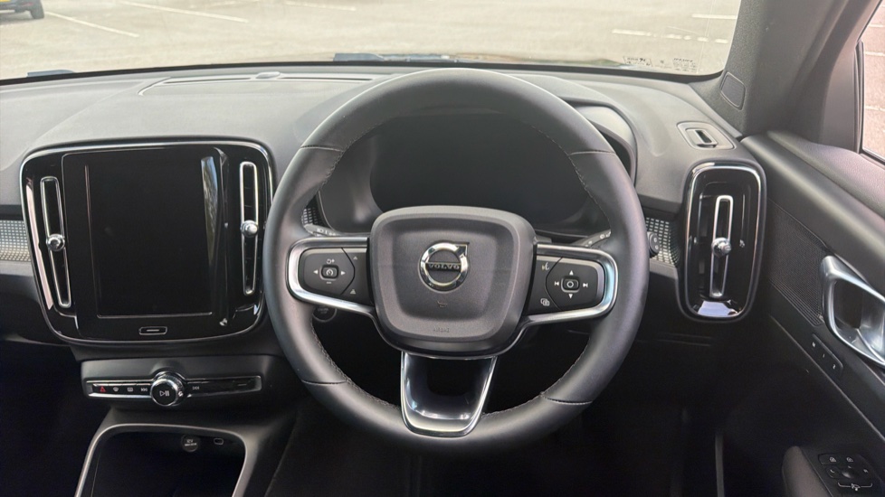 Volvo XC40 2.0 B3P Plus Dark 5dr Auto Petrol Estate - Image 10