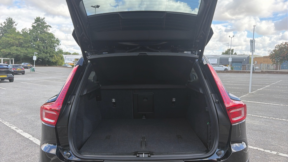 Volvo XC40 2.0 B3P Plus Dark 5dr Auto Petrol Estate - Image 13