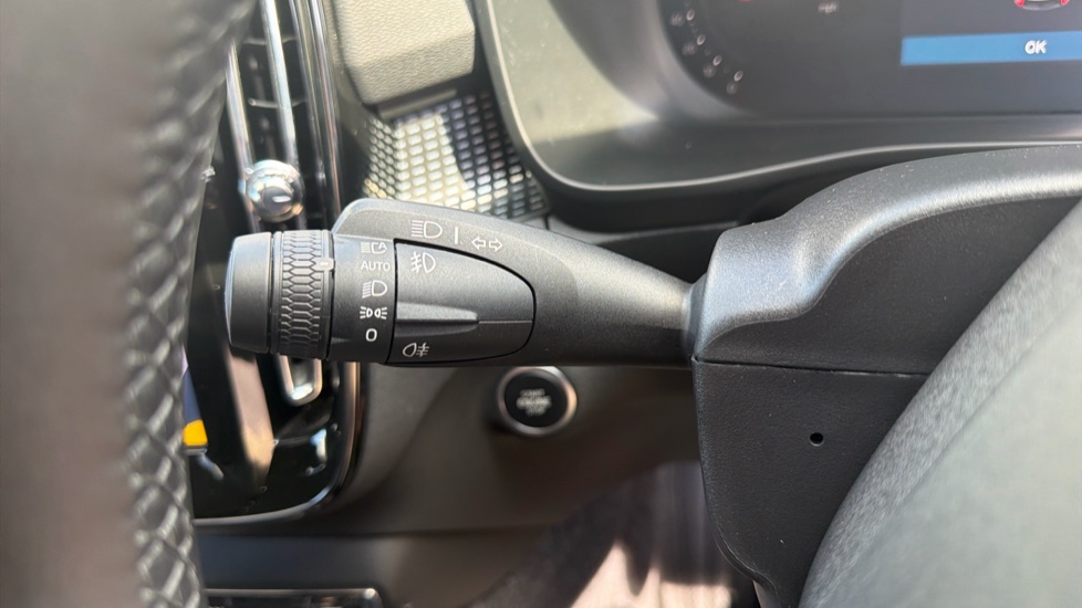 Volvo XC40 2.0 B3P Plus Dark 5dr Auto Petrol Estate - Image 19