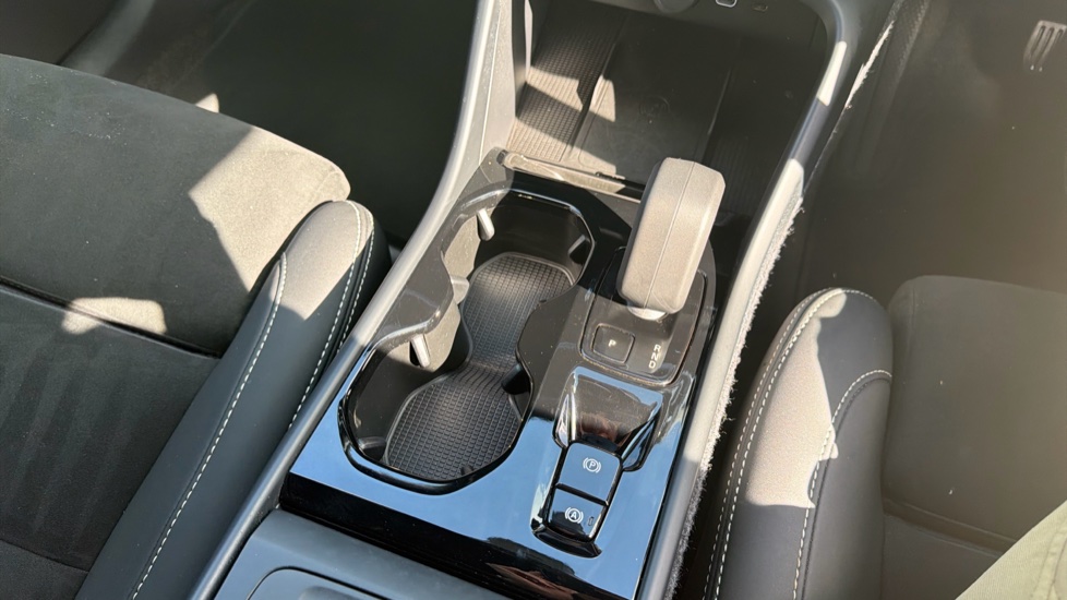 Volvo XC40 2.0 B3P Plus Dark 5dr Auto Petrol Estate - Image 25
