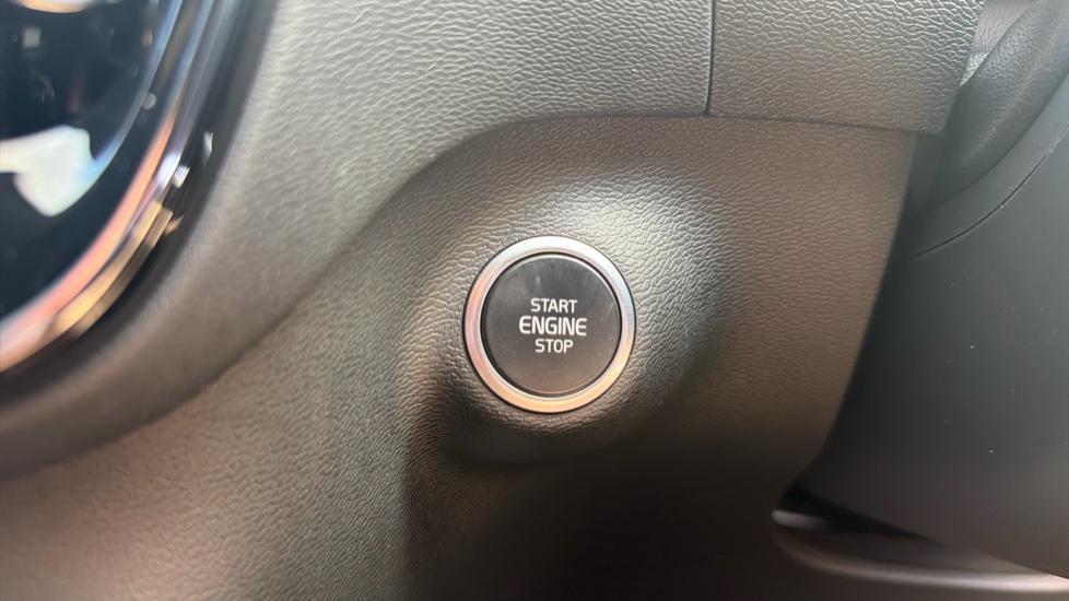 Volvo XC40 2.0 B3P Plus Dark 5dr Auto Petrol Estate - Image 26