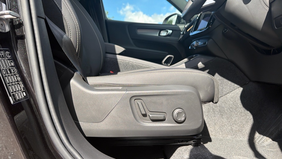 Volvo XC40 2.0 B3P Plus Dark 5dr Auto Petrol Estate - Image 29