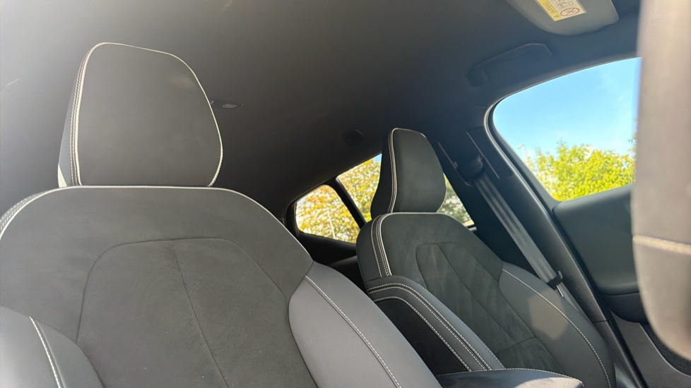 Volvo XC40 2.0 B3P Plus Dark 5dr Auto Petrol Estate - Image 30