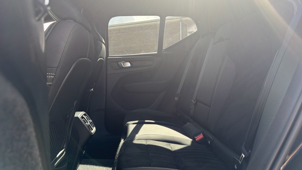 Volvo XC40 2.0 B3P Plus Dark 5dr Auto Petrol Estate - Image 32
