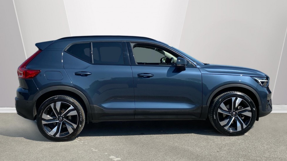 Volvo XC40 2.0 B3P Ultra Dark 5dr Auto Petrol Estate - Image 3