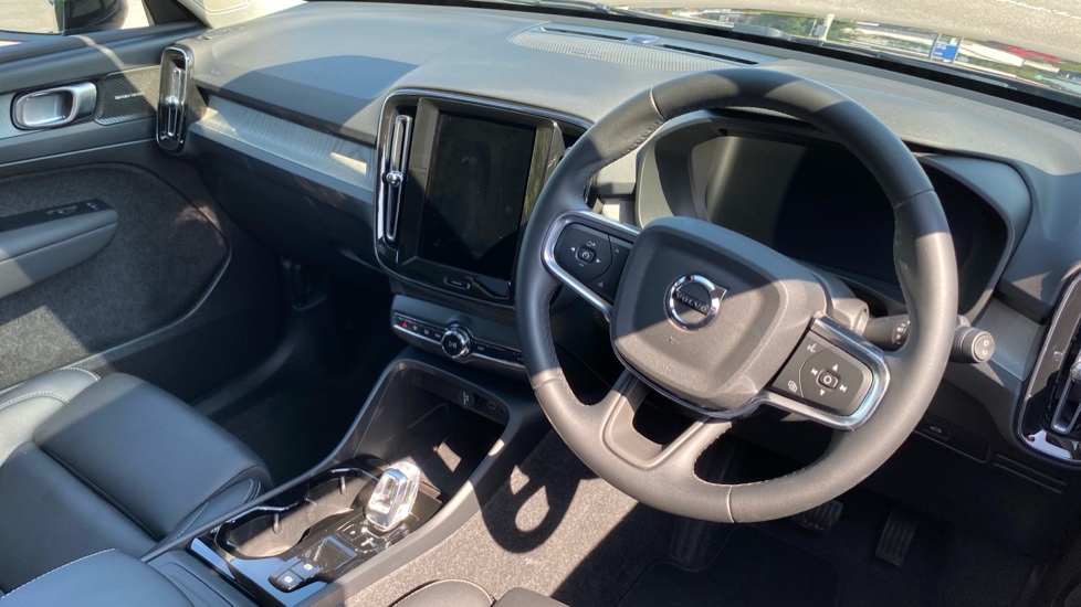 Volvo XC40 2.0 B3P Ultra Dark 5dr Auto Petrol Estate - Image 4