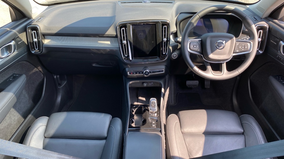 Volvo XC40 2.0 B3P Ultra Dark 5dr Auto Petrol Estate - Image 5