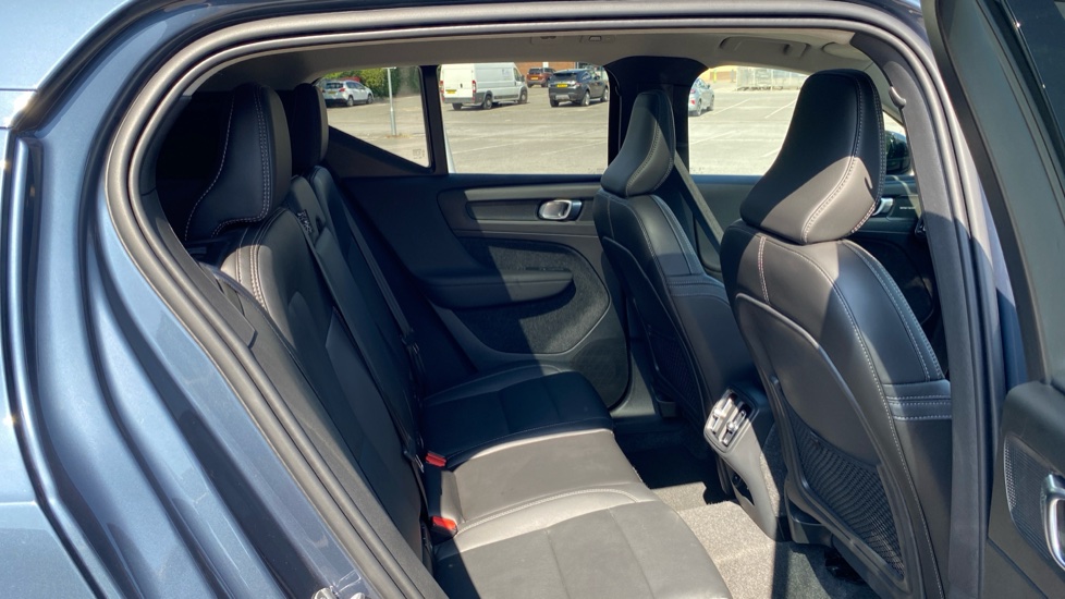 Volvo XC40 2.0 B3P Ultra Dark 5dr Auto Petrol Estate - Image 6
