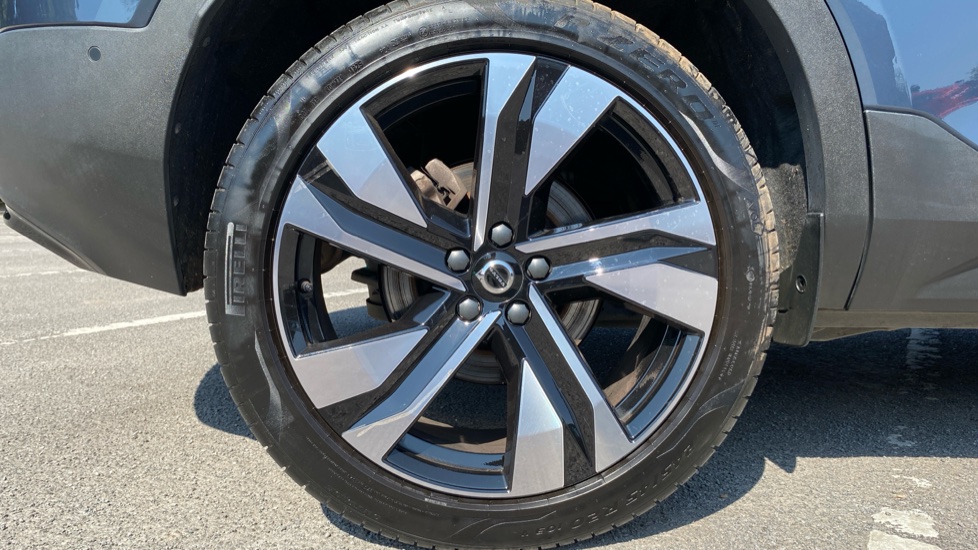 Volvo XC40 2.0 B3P Ultra Dark 5dr Auto Petrol Estate - Image 9
