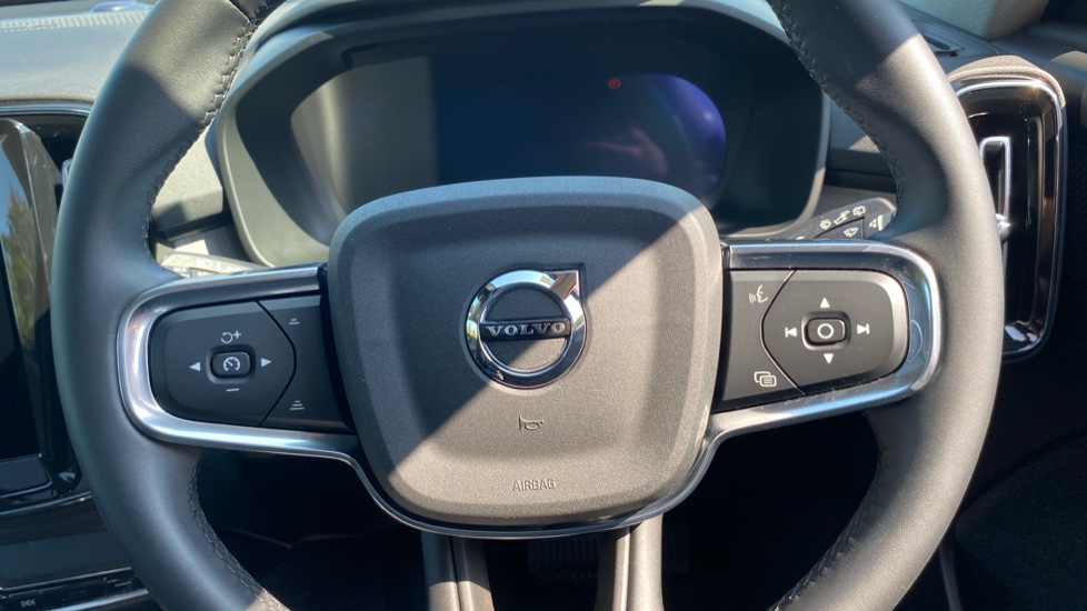 Volvo XC40 2.0 B3P Ultra Dark 5dr Auto Petrol Estate - Image 10