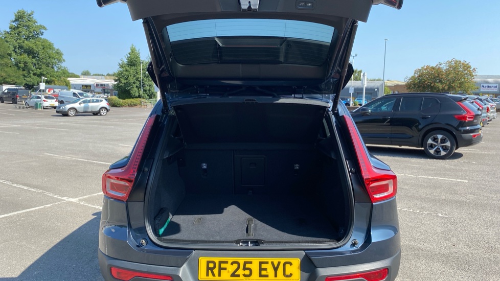 Volvo XC40 2.0 B3P Ultra Dark 5dr Auto Petrol Estate - Image 13