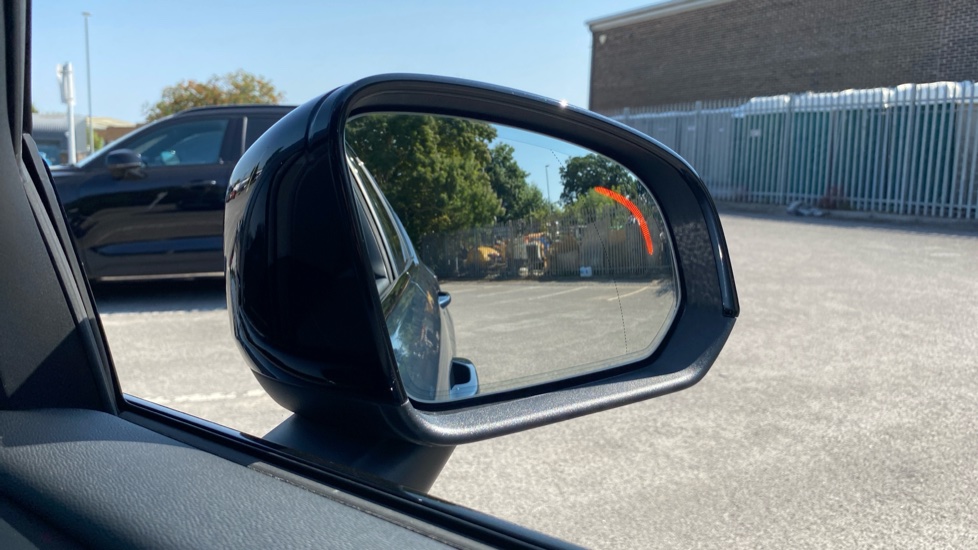 Volvo XC40 2.0 B3P Ultra Dark 5dr Auto Petrol Estate - Image 36