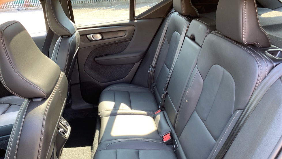 Volvo XC40 2.0 B3P Ultra Dark 5dr Auto Petrol Estate - Image 37