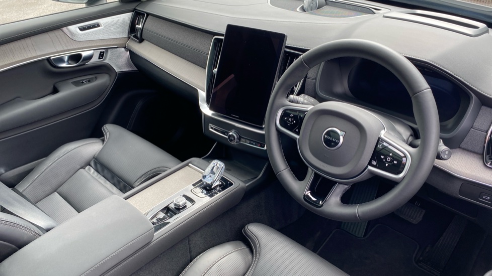 Volvo XC90 2.0 B5P Ultra Dark 5dr AWD Geartronic Petrol Estate - Image 4