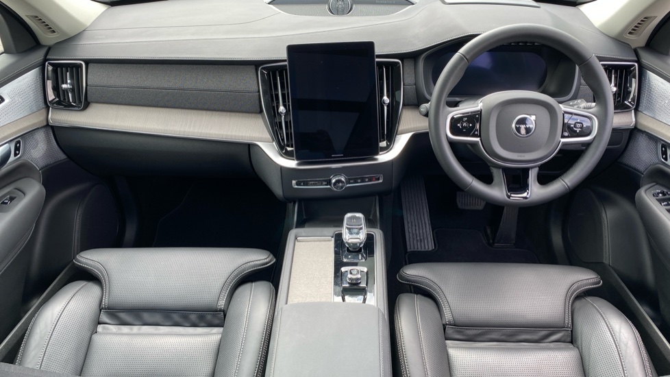 Volvo XC90 2.0 B5P Ultra Dark 5dr AWD Geartronic Petrol Estate - Image 5