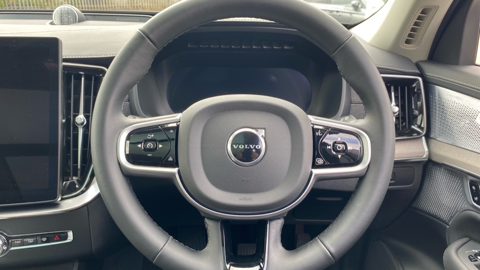 Volvo XC90 2.0 B5P Ultra Dark 5dr AWD Geartronic Petrol Estate - Image 10