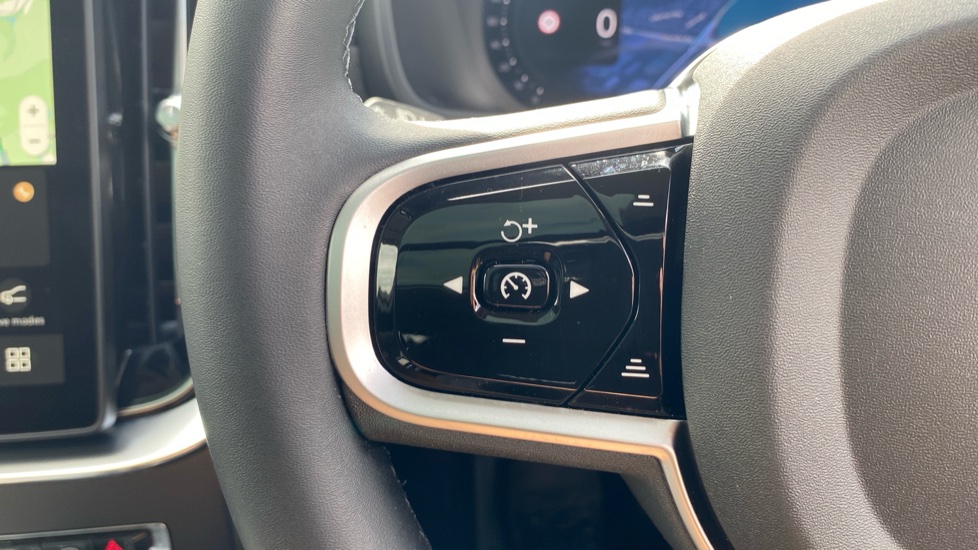 Volvo XC90 2.0 B5P Ultra Dark 5dr AWD Geartronic Petrol Estate - Image 21