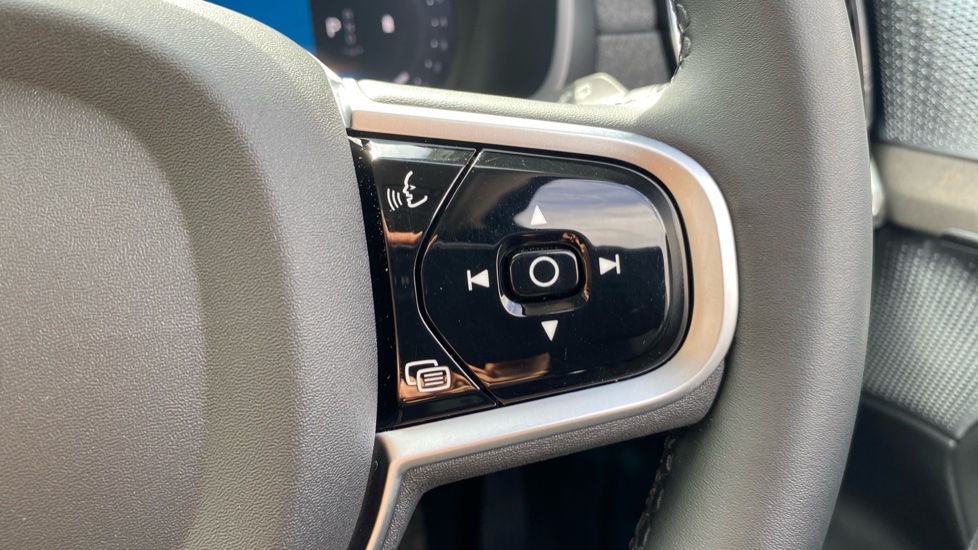 Volvo XC90 2.0 B5P Ultra Dark 5dr AWD Geartronic Petrol Estate - Image 22