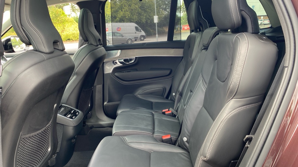 Volvo XC90 2.0 B5P Ultra Dark 5dr AWD Geartronic Petrol Estate - Image 33