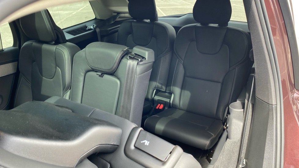 Volvo XC90 2.0 B5P Ultra Dark 5dr AWD Geartronic Petrol Estate - Image 38
