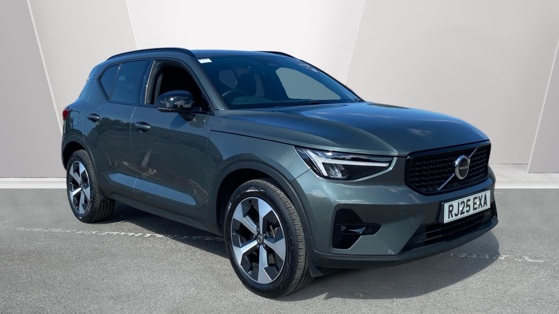Volvo XC40 listing photo