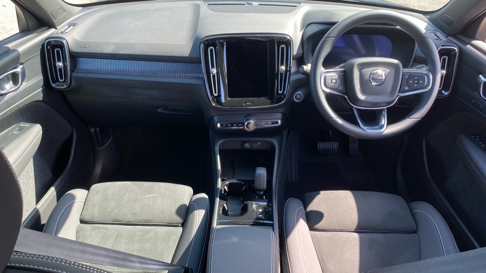 Volvo XC40 2.0 B3P Plus Dark 5dr Auto Petrol Estate - Image 5